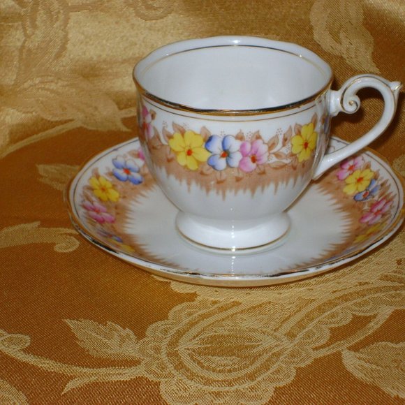 Vintage Bell Fine Bone China Footed Cup & Saucer Cottagecore Teacup Set as is - Picture 4 of 9